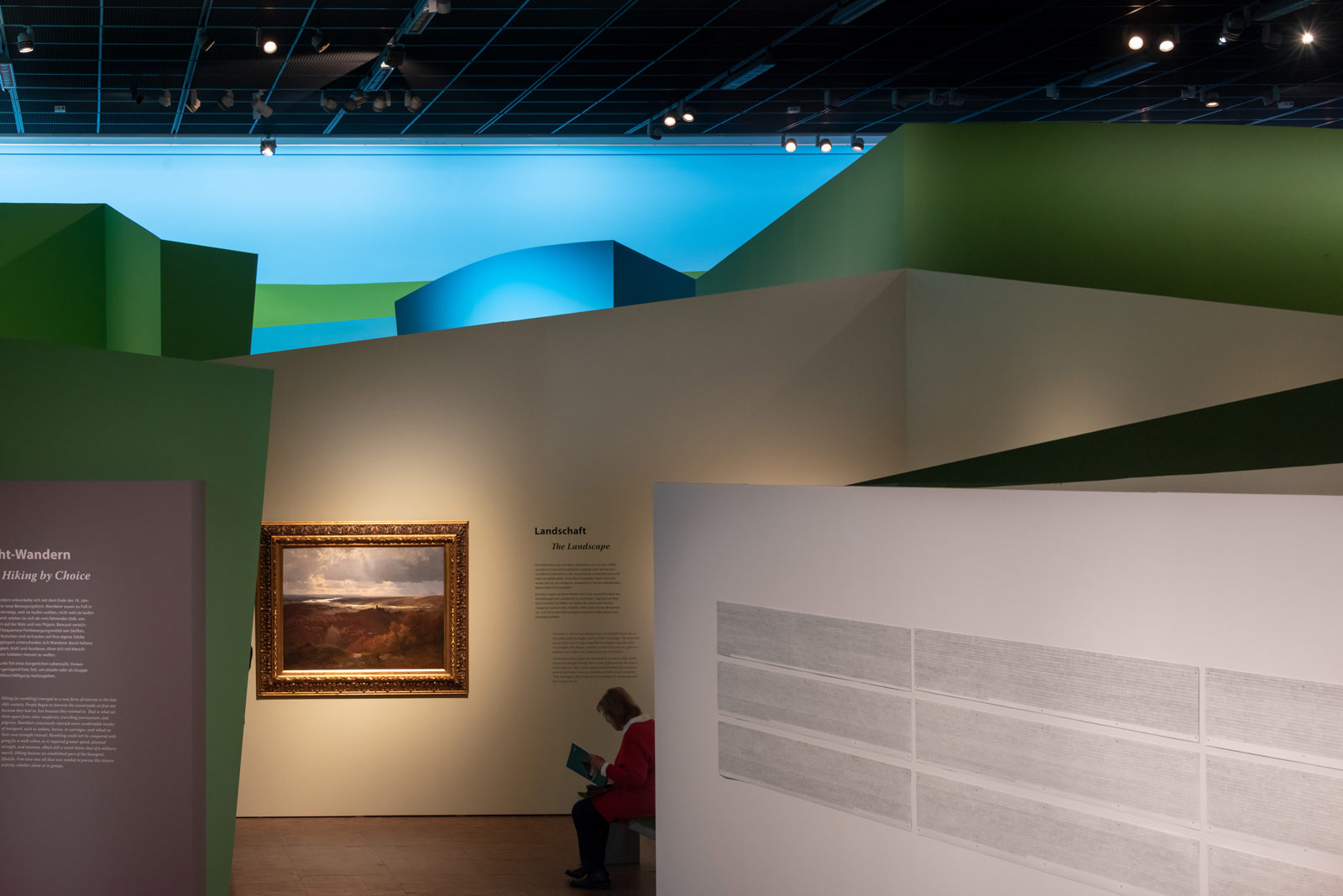 Das Referenzbild für Ausstellungsgestaltung aus der Sonderausstellung Wanderland zeigt einen Ausschnitt der Ausstellungsarchitektur